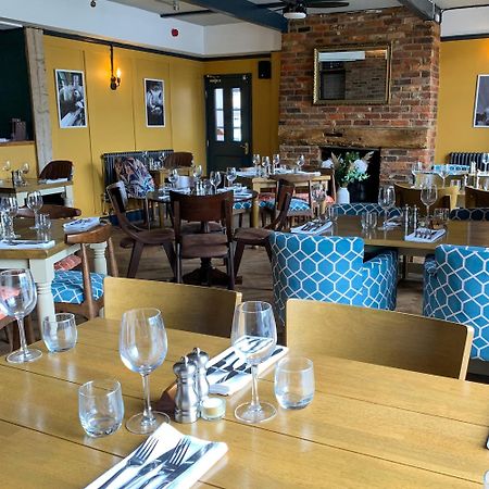 The Kings Head Inn, Home Of The Acle Steak Bagian luar foto