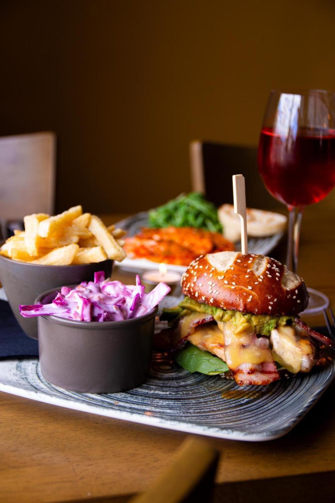 The Kings Head Inn, Home Of The Acle Steak Bagian luar foto